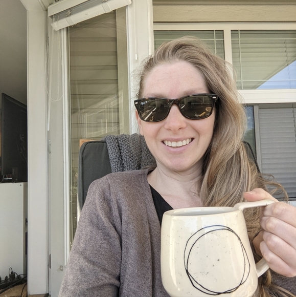 Meet your Posher, Hailey - Picture 1 of 4